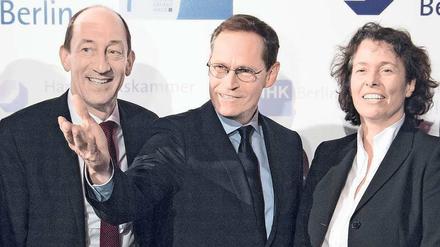 Michael Müller und die IHK-Chefs Jan Eder (links) und Beatrice-Kramm.