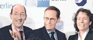 Michael Müller und die IHK-Chefs Jan Eder (links) und Beatrice-Kramm.