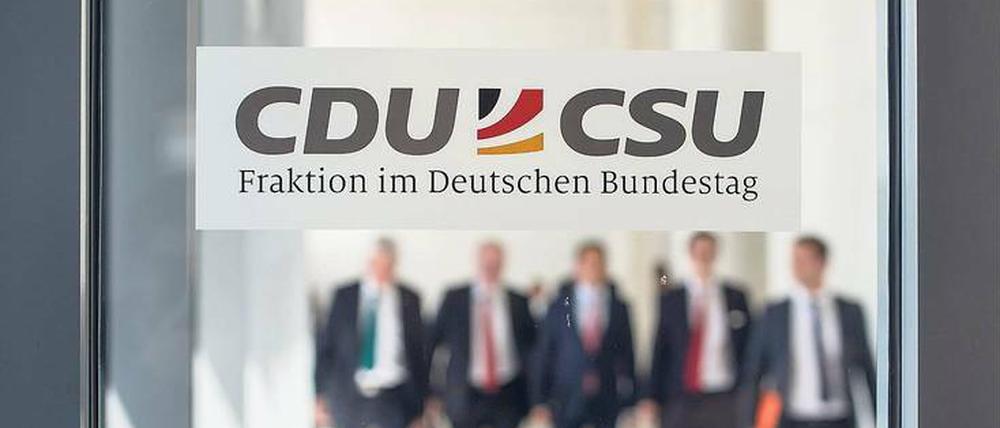Showdown. Die CSU hat zum Aufstand gegen die Schwesterpartei gerufen. Eine ganze Regierung droht zu zerbrechen.