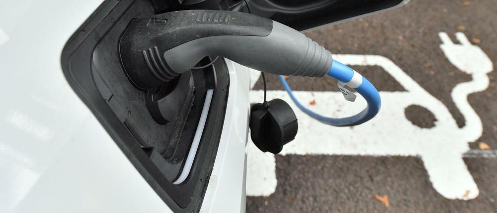 Im Bezirk gibt es künftig mehr Ladestationen für E-Autos.