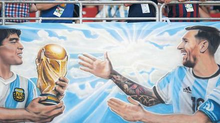 Zwei Superstars, eine Geschichte: Diego Maradona und Lionel Messi. 