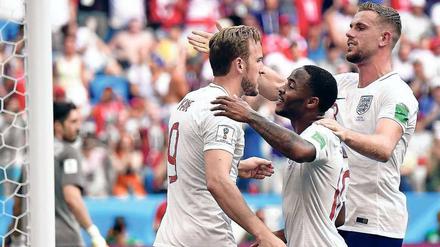 Genussmenschen. Den Engländern Kane (l.), Sterling (M.) und Henderson schmeckt’s gegen Panama besonders.