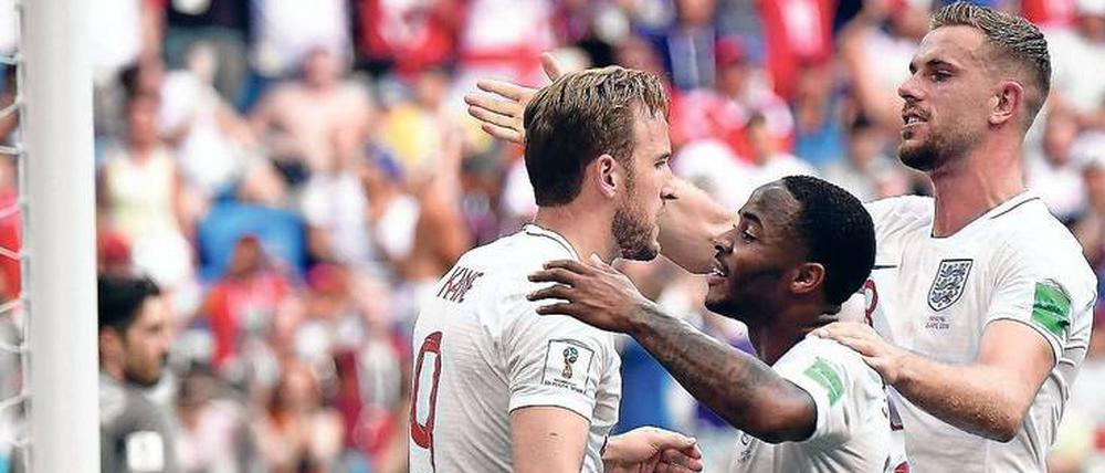 Genussmenschen. Den Engländern Kane (l.), Sterling (M.) und Henderson schmeckt’s gegen Panama besonders.
