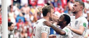 Genussmenschen. Den Engländern Kane (l.), Sterling (M.) und Henderson schmeckt’s gegen Panama besonders.