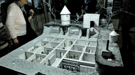 Im Modell. Der verkleinerte Nachbau von Hitlers Bunker ist auch in einem Bunker zu sehen. Der steht allerdings am Anhalter Bahnhof.