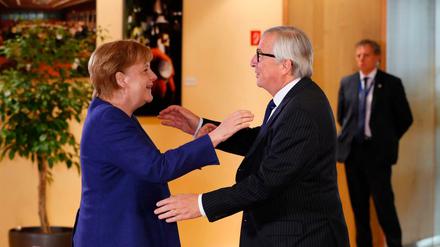 Kanzlerin Merkel und EU-Kommissionschef Juncker am Sonntag in Brüssel.