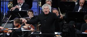 Stimmenvielfalt. Der scheidende Chefdirigent spannt den musikalischen Bogen an diesem Abend von Monteverdi bis Paul Lincke.