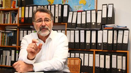Wolfgang Merkel ist Direktor der Abteilung "Demokratie: Strukturen, Leistungsprofil und Herausforderungen" am Wissenschaftszentrum Berlin für Sozialforschung (WZB).