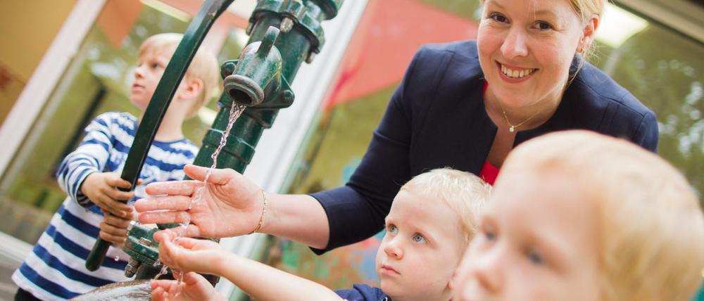 Bundesfamilienministerin Franziska Giffey (SPD) will 500 Euro brutto mehr für Erzieherinnen und Erzieher.