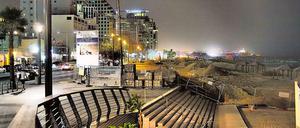 Dauerbaustelle. Tag und Nacht wird gebaut in der Innenstadt und auch am Strand von Tel Aviv.