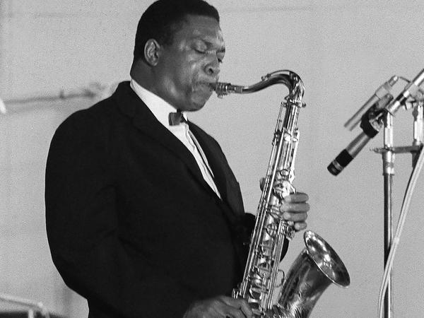 Jazzlegende John Coltrane bei einem Konzert in Paris im Jahr 1965. Zwei Jahre vor seinem frühen Tod.