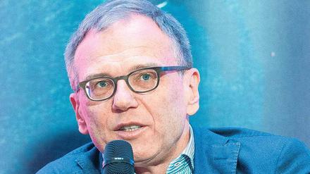 Senden, reden, twittern. ORF-Moderator Armin Wolf will seine Meinung auch künftig weder verbergen noch verschweigen.Foto: dpa