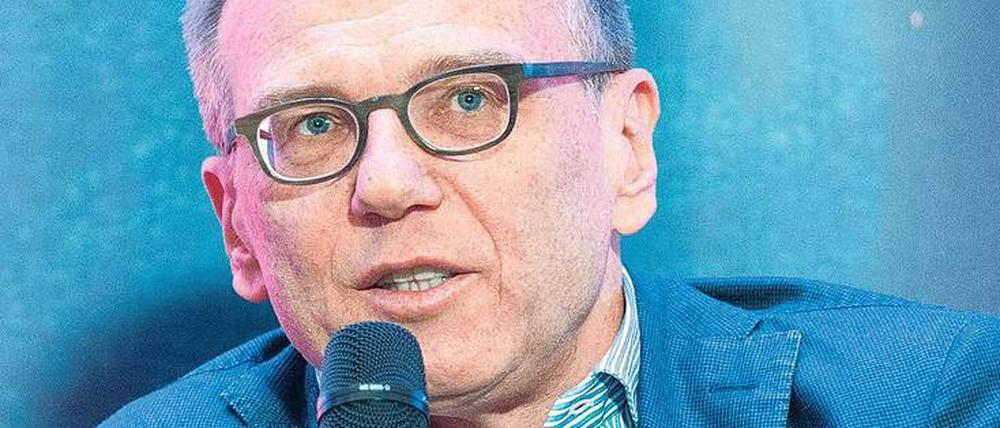 Senden, reden, twittern. ORF-Moderator Armin Wolf will seine Meinung auch künftig weder verbergen noch verschweigen.Foto: dpa