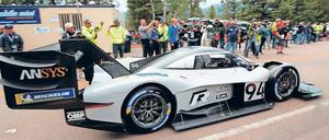 Schneller als die Formel 1. Der von VW entwickelte I.D. R mit Fahrer Romain Dumas brach beim Bergrennen „Pikes Peak International Hill Climb“ den Streckenrekord. 