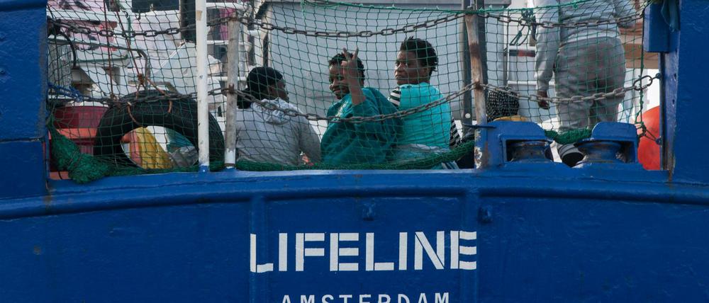 Das Rettungsschiff "Lifeline" mit 230 Migranten soll nach tagelanger Blockade in Malta anlegen dürfen.  