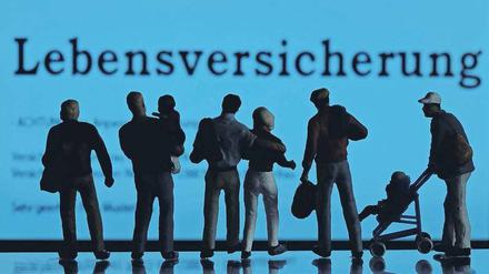 Ein paar tausend Euro könnten am Ende weniger ausgezahlt werden als ursprünglich von der Lebensversicherung angegeben. Es geht dabei um einen Ausgleich der Interessen ausscheidender und noch verbleibender Versicherungskunden. 
