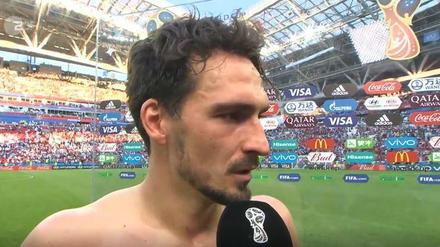 Abwehrchef Mats Hummels stellte sich gleich nach Spielschluss den Fragen des ZDF-Reporters.