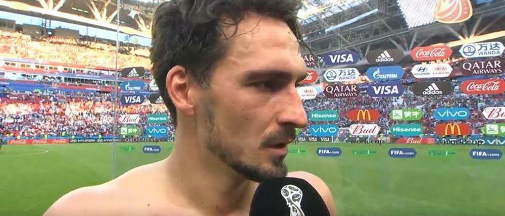 Abwehrchef Mats Hummels stellte sich gleich nach Spielschluss den Fragen des ZDF-Reporters.
