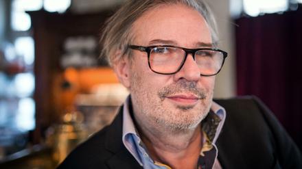 Leander Haußmann zeigt an der Volksbühne in der nächsten Spielzeit eine Stasi-Komödie, als Uraufführung.