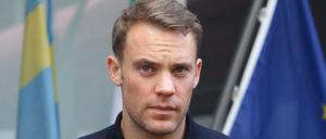 Deutschland National-Torhüter Manuel Neuer stellte sich am Donnerstag nach der Rückkehr aus Russland den Fragen der Reporter.