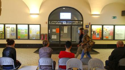 Trotz Termin muss man bei den Berliner Behörden oft lange warten. 