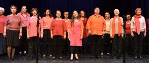 In Aktion: Die Singfrauen bei einem Auftritt in Berlin. 