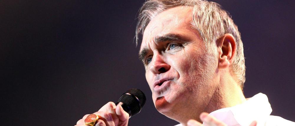 Der britische Sänger Morrissey verschiebt seine Tour.