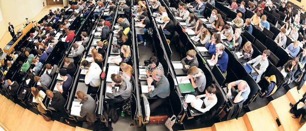 Blick in den Hörsaal einer Universität.
