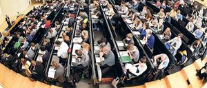 Blick in den Hörsaal einer Universität.