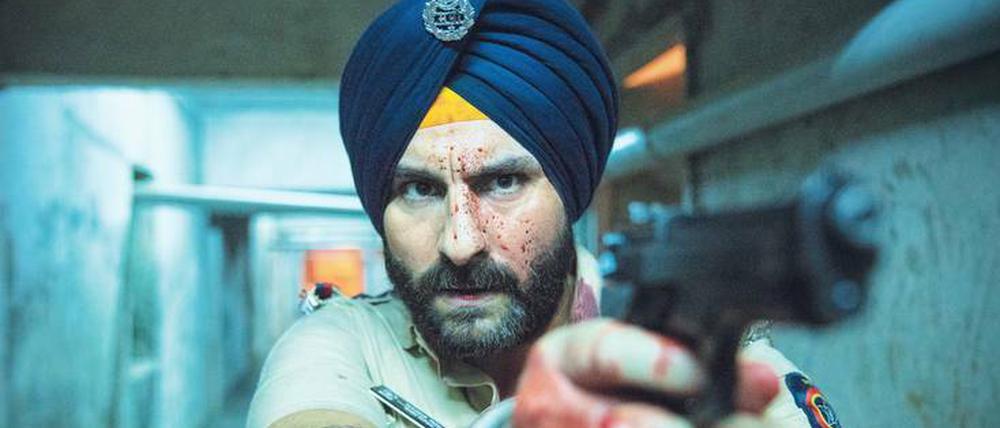 Außergewöhnliche Stoffe: Saif Ali Khan (Mitte) jagt in einem indischen Netflix-Original den „Paten von Bombay“.