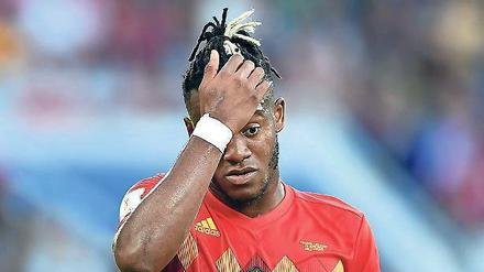 Zum Kopfzerbrechen. Michy Batshuayi wusste selbst nicht, warum er sich selbst den Ball ins Gesicht schoss.
