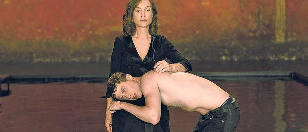Isabelle Huppert verhilft Marvin (Finnegan Oldfield) mit ihrem Duo-Auftritt zum Durchbruch.