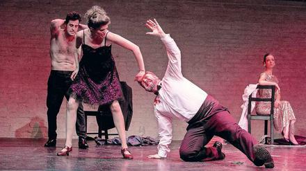 Jared Ice, Cora Suvi, Sebastian Kunz und Rebekka Bigelmayr (v. l.n.r.) im Schlosstheater Rheinsberg.