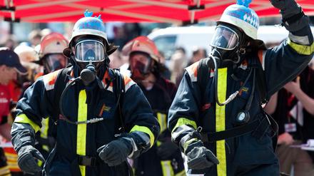 So cool ist nur die Feuerwehr: Hier beim 2. Berliner Firefighter Stairrun-Wettbewerb 2016.