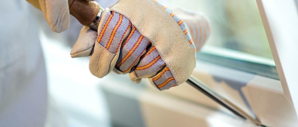 Schon ein angekipptes Fenster reicht, um Einbrechern die Arbeit zu erleichtern.