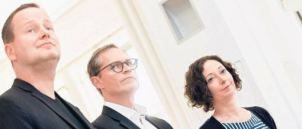 Die Berliner Koalitionäre Lederer, Müller und Pop in Dreiuneinigkeit.