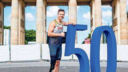 Zahlenspiel. Markus Rehm posiert 50 Tage vor dem Beginn für die Para-Leichtathletik-EM. 