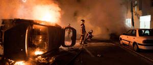 Unruhen in Nantes: Die Feuerwehr im Einsatz 