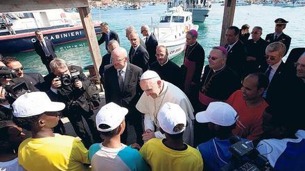 Der Papst besuchte 2013 Flüchtlinge auf der Insel Lampedusa.
