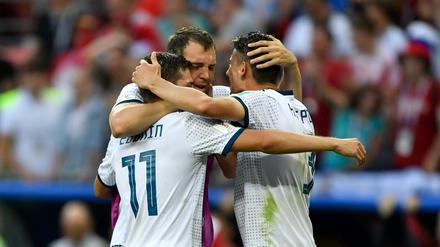 Die russische Mannschaft feiert ihren Sieg.