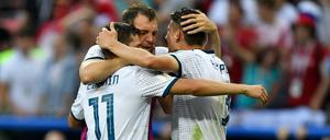Die russische Mannschaft feiert ihren Sieg.