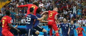 Marouane Fellaini erzielt das Tor zum 2:2.