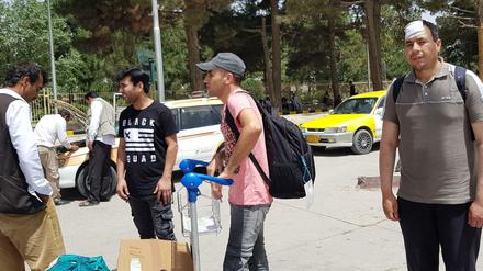 Afghanen in Kabul nach ihrer Abschiebung aus Deutschland