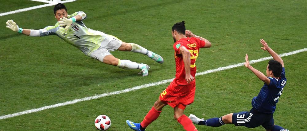 Da kam keiner mehr ran: Nacer Chadli schnappte sich einen verschossenen Eckstoß der Japaner und verwandelte ihn in einen entscheidenden Konter.