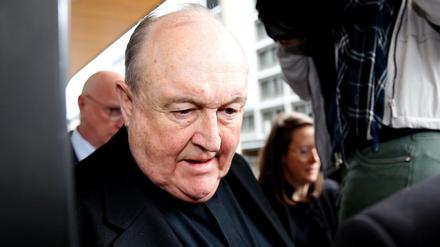 Philip Wilson, australischer Erzbischof, kommt nach der Urteilsverkündung aus dem Amtsgericht.
