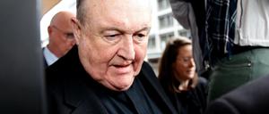Philip Wilson, australischer Erzbischof, kommt nach der Urteilsverkündung aus dem Amtsgericht.