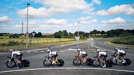 Auf solche Fernsehbilder von der Tour de France freuen sich die Radsportfans.