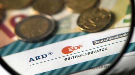 Hast Du schon bezahlt? Der Beitragsservice verlangt je Wohnung 17,50 Euro im Monat, egal, ob der Mieter oder Eigentümer den öffentlich-rechtlichen Rundfunk nutzt oder nicht.