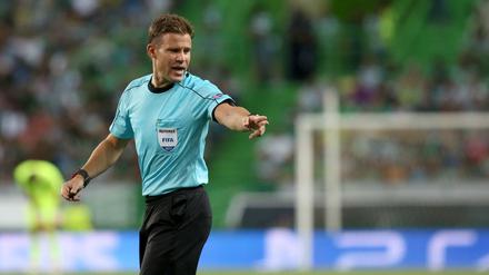 Hat nichts mehr zu melden: Weltschiedsrichter Felix Brych musste schon vor der Viertelfinalrunde seinen Hut nehmen.