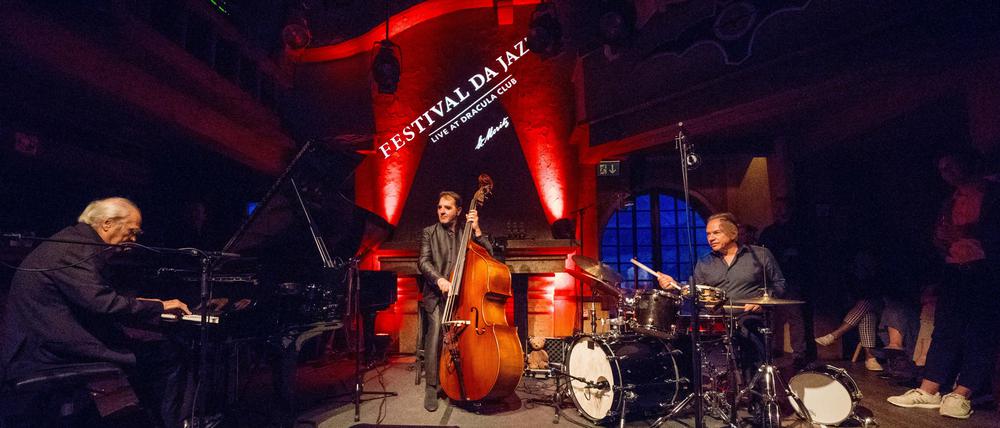 Michel Legrand im Dracula Club: Stars ins Wohnzimmeratmosphäre.